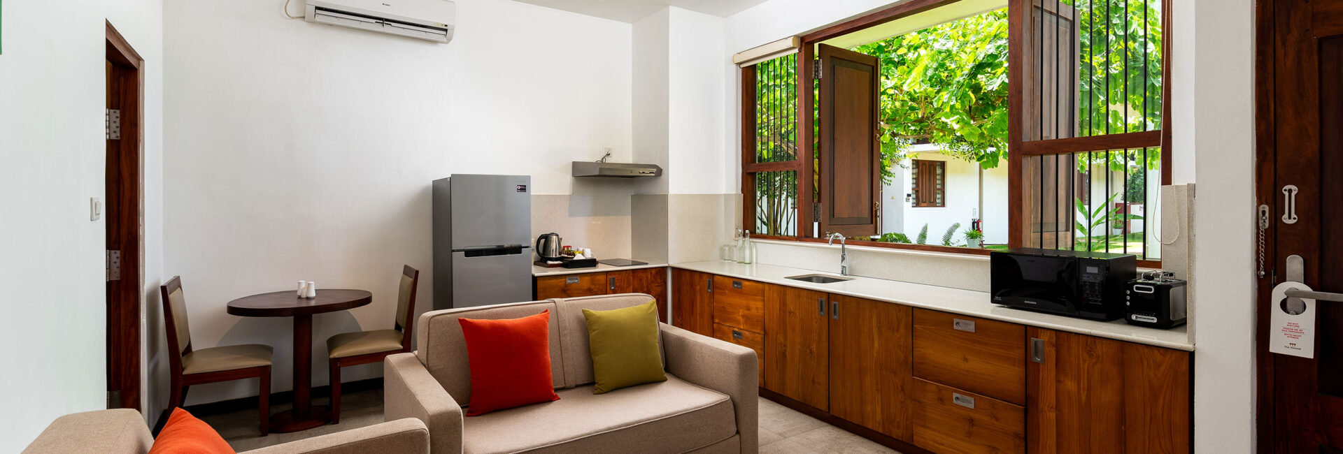 LUXURY SUITES  Thennai